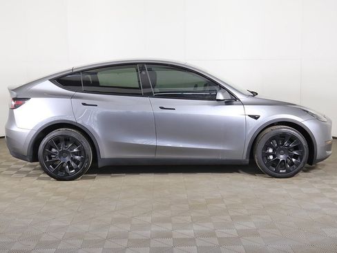 Used 2024 Tesla Model Y Long Range image 19