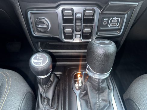 Used 2024 Jeep Wrangler Sport S image 16