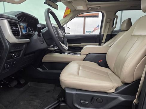 Used 2022 Ford Expedition Max XLT image 4