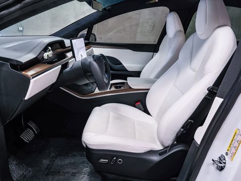 Used 2023 Tesla Model X image 19