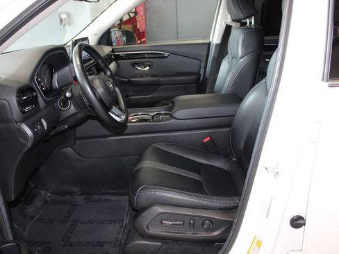 Used 2025 Honda Pilot Touring image 8