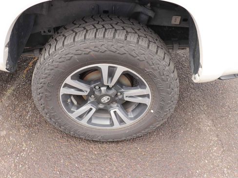 Used 2019 Toyota Tacoma TRD Sport w/ Technology Package AWD/4WD image 9