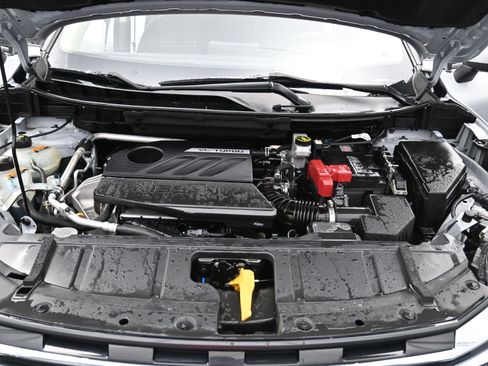 Used 2024 Nissan Rogue SV image 24
