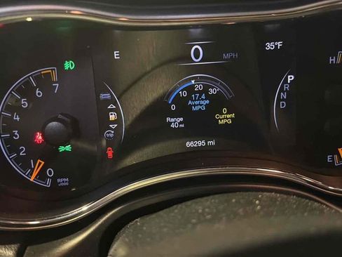 Used 2019 Jeep Grand Cherokee Limited image 15