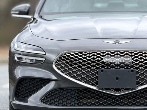 Used 2025 Genesis G70 2.5T image 13