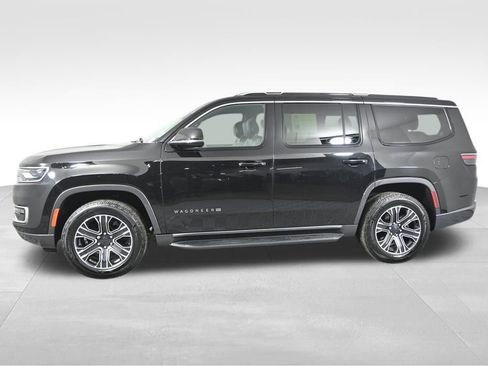 Used 2022 Jeep Wagoneer Series III image 2