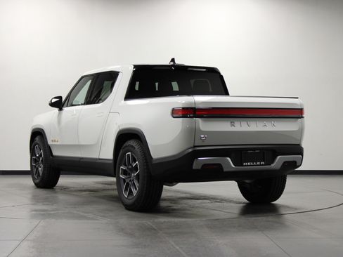 Used 2022 Rivian R1T Adventure image 6