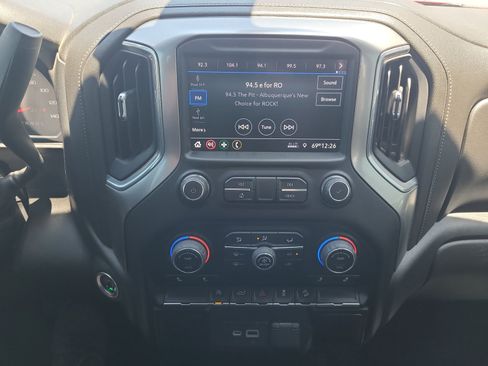 Used 2021 Chevrolet Silverado 1500 LT AWD/4WD image 18