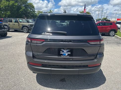 Certified 2023 Jeep Grand Cherokee Limited w/ Black Appearance Package image 14