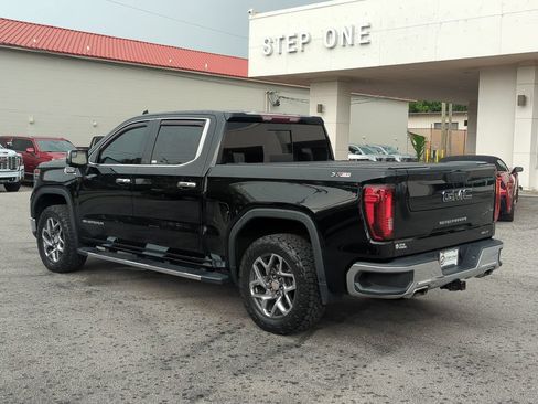 Used 2022 GMC Sierra 1500 SLT AWD/4WD image 4