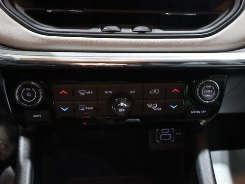 Used 2024 Jeep Compass Limited image 28