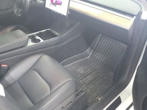 Used 2024 Tesla Model Y Performance AWD/4WD image 17