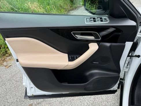 Used 2018 Jaguar F-PACE Premium AWD/4WD image 8