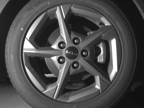 Used 2025 Kia K4 LXS image 13