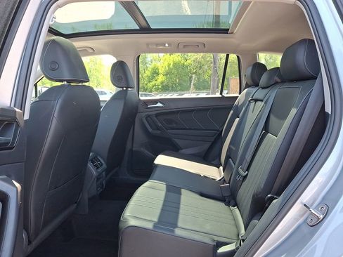 Certified 2023 Volkswagen Tiguan SE w/ Panoramic Sunroof Package AWD/4WD image 10