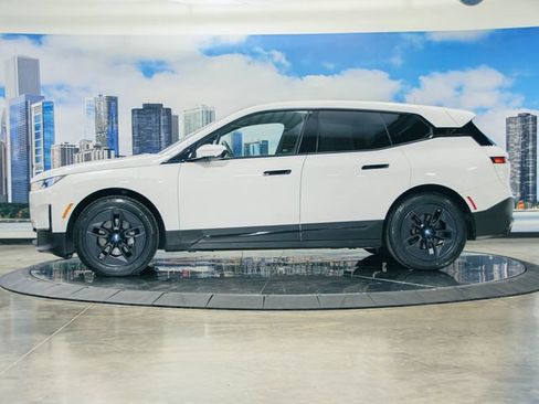 Used 2024 BMW iX xDrive50 AWD/4WD image 4