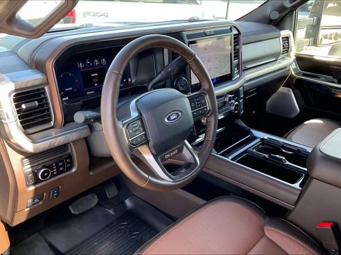 Certified 2025 Ford F450 King Ranch w/ FX4 Off-Road Package image 18
