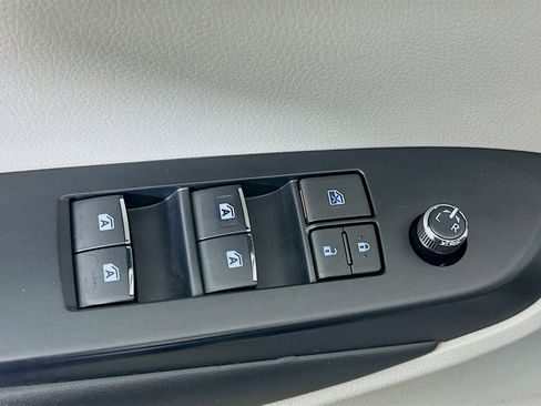 Used 2019 Toyota Highlander Limited image 15