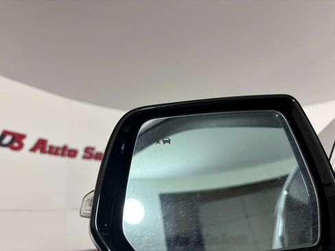 Used 2020 Chevrolet Traverse LT w/ LT Premium Package image 17