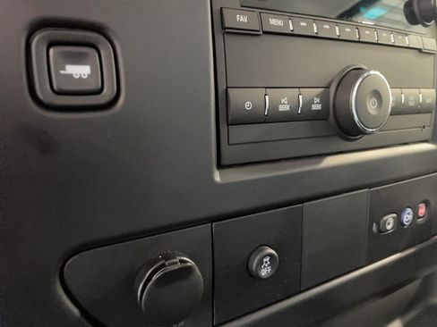 Used 2025 Chevrolet Express 3500 Extended w/ Driver Convenience Package image 16