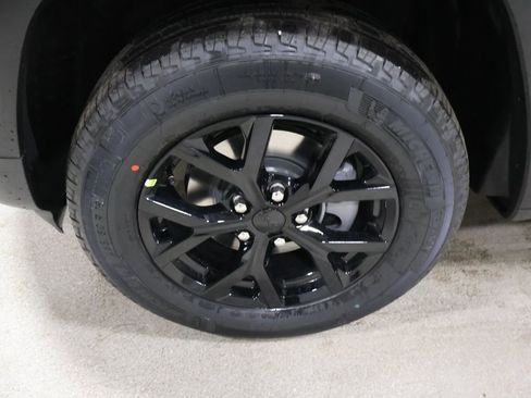 New 2026 Jeep Grand Cherokee Altitude AWD/4WD image 9