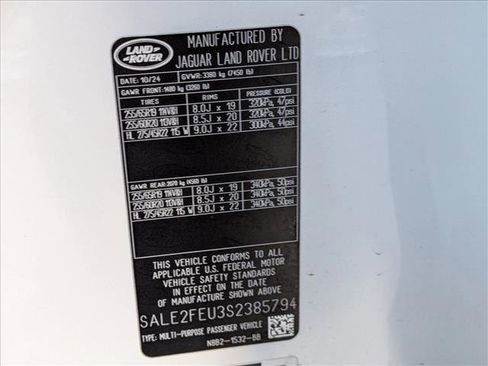 Used 2025 Land Rover Defender 130 X-Dynamic SE image 27