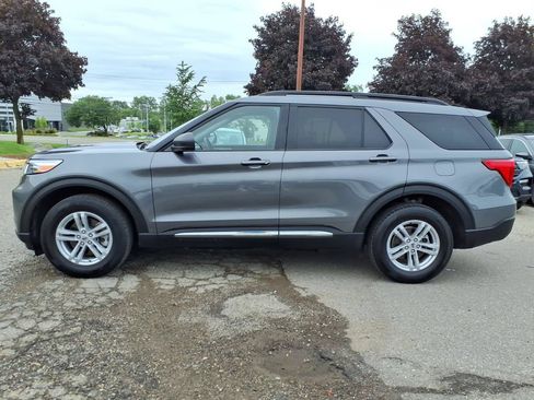 Used 2024 Ford Explorer XLT w/ Equipment Group 202A AWD/4WD image 2