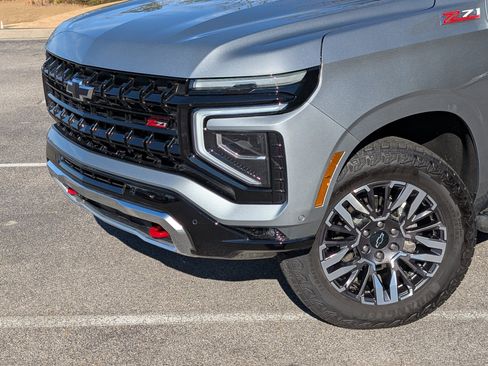 Used 2025 Chevrolet Suburban Z71 w/ Comfort Package image 13