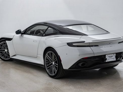 Used 2024 Aston Martin DB12 Coupe image 19