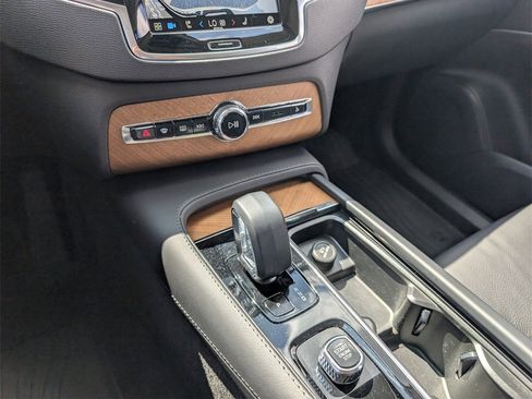 Used 2024 Volvo XC90 B5 Plus image 30