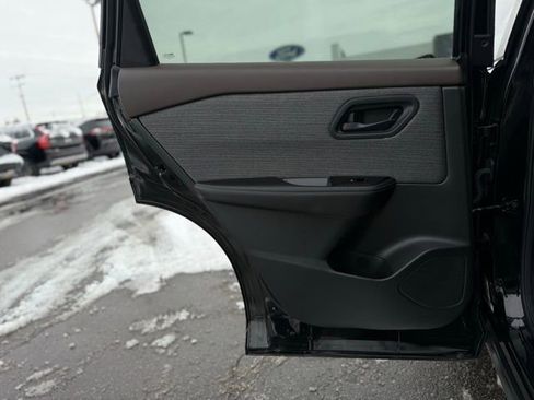 Used 2022 Nissan Rogue S image 14