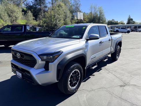 Used 2025 Toyota Tacoma TRD Off-Road image 2