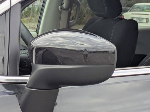 Used 2023 Chrysler Voyager LX image 11