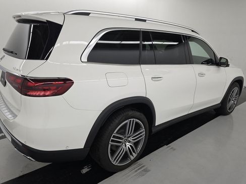 Used 2025 Mercedes-Benz GLS 450 4MATIC image 3