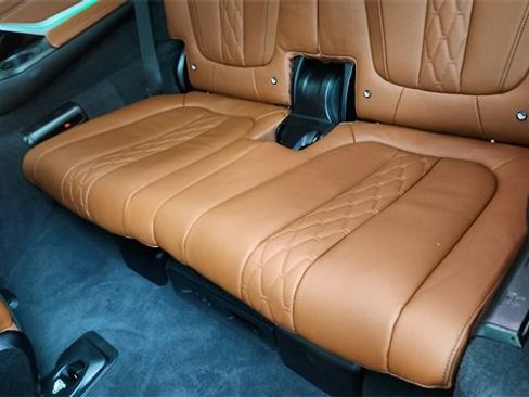Used 2024 BMW X7 xDrive40i w/ Executive Package image 32