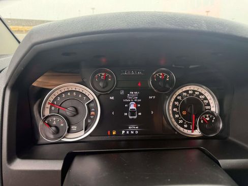 Used 2019 RAM 1500 Classic SLT w/ Luxury Group image 15