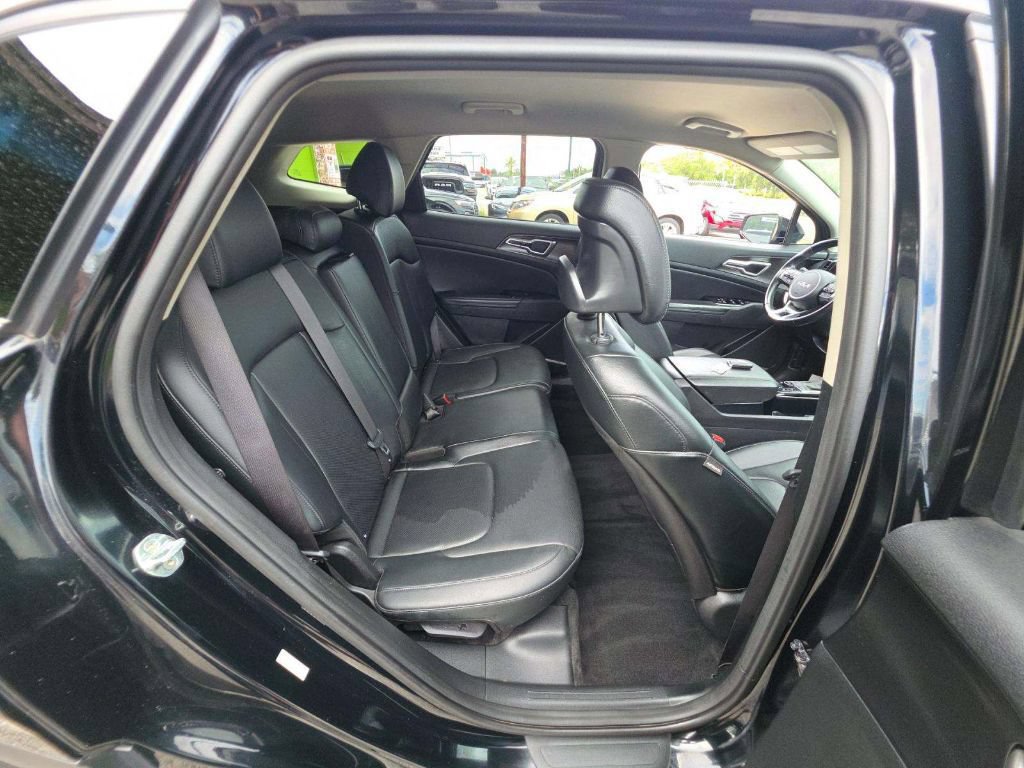 Used 2023 Kia Sportage EX FWD image 9