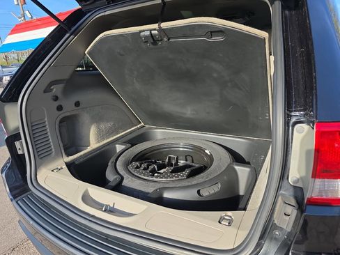 Used 2011 Jeep Grand Cherokee Laredo image 25