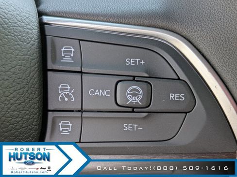 New 2026 Jeep Grand Cherokee Altitude RWD image 19