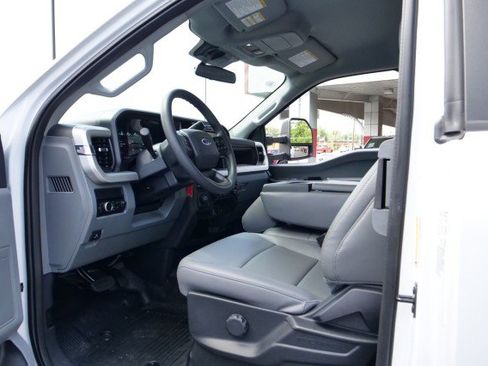 Used 2025 Ford F250 XL RWD image 20