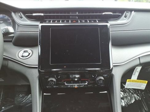 New 2025 Jeep Grand Cherokee Altitude image 12