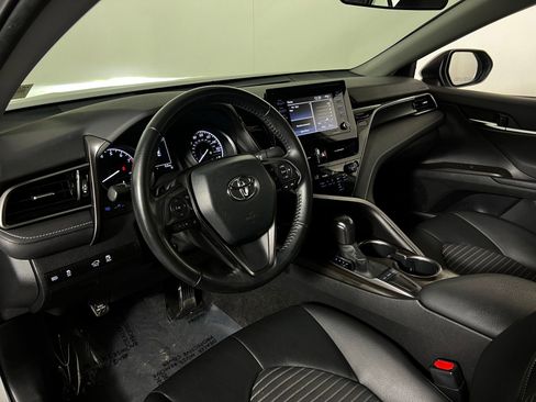 Used 2024 Toyota Camry SE image 12