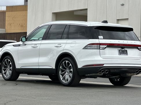 New 2026 Lincoln Aviator 2WD image 5