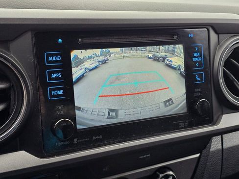 Used 2018 Toyota Tacoma TRD Off-Road image 27