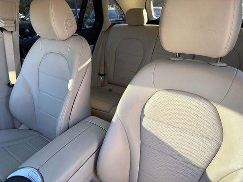 Used 2022 Mercedes-Benz GLC 300 image 6