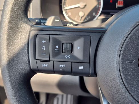 Certified 2025 Nissan Pathfinder S FWD image 32
