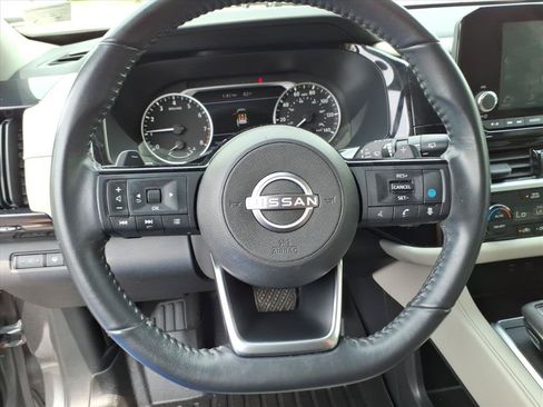 Used 2022 Nissan Pathfinder SV AWD/4WD image 15