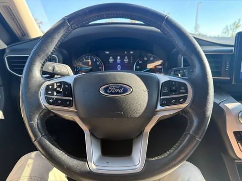 Used 2021 Ford Explorer XLT w/ Equipment Group 202A AWD/4WD image 46