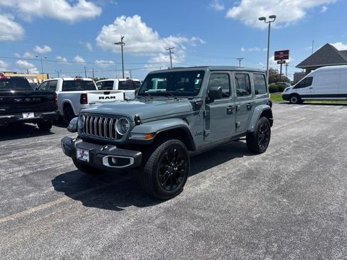 Used 2025 Jeep Wrangler Unlimited Sahara w/ Safety Group AWD/4WD image 1