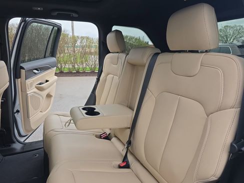New 2026 Jeep Grand Cherokee Limited AWD/4WD image 14